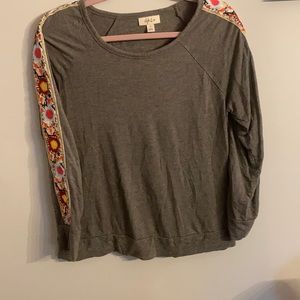 Long sleeve top.